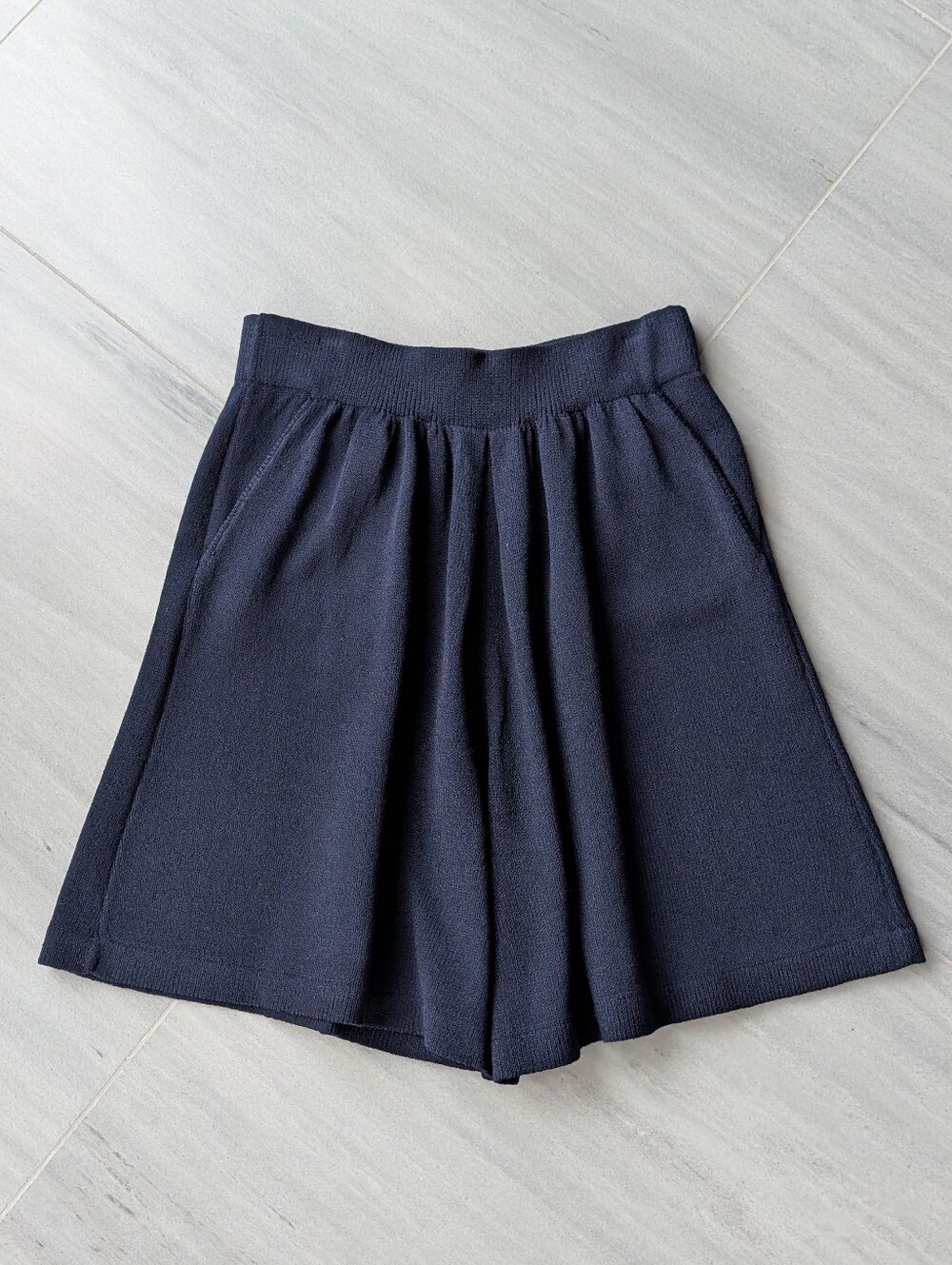 vintage ST JOHN SEPARATES deep navy blue knit shorts M